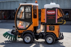 "SWEEPER" подметальная машина для содержания тротуаров, дворовых зон, набережных, парков